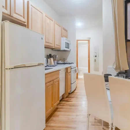 Near Time Square Stay In New York City, Columbus Circle And Health Kitchen Exterior photo
